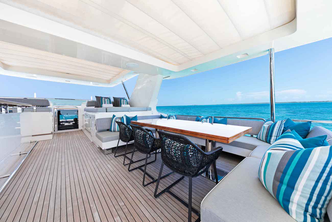 31 Flybridge Dining.jpg