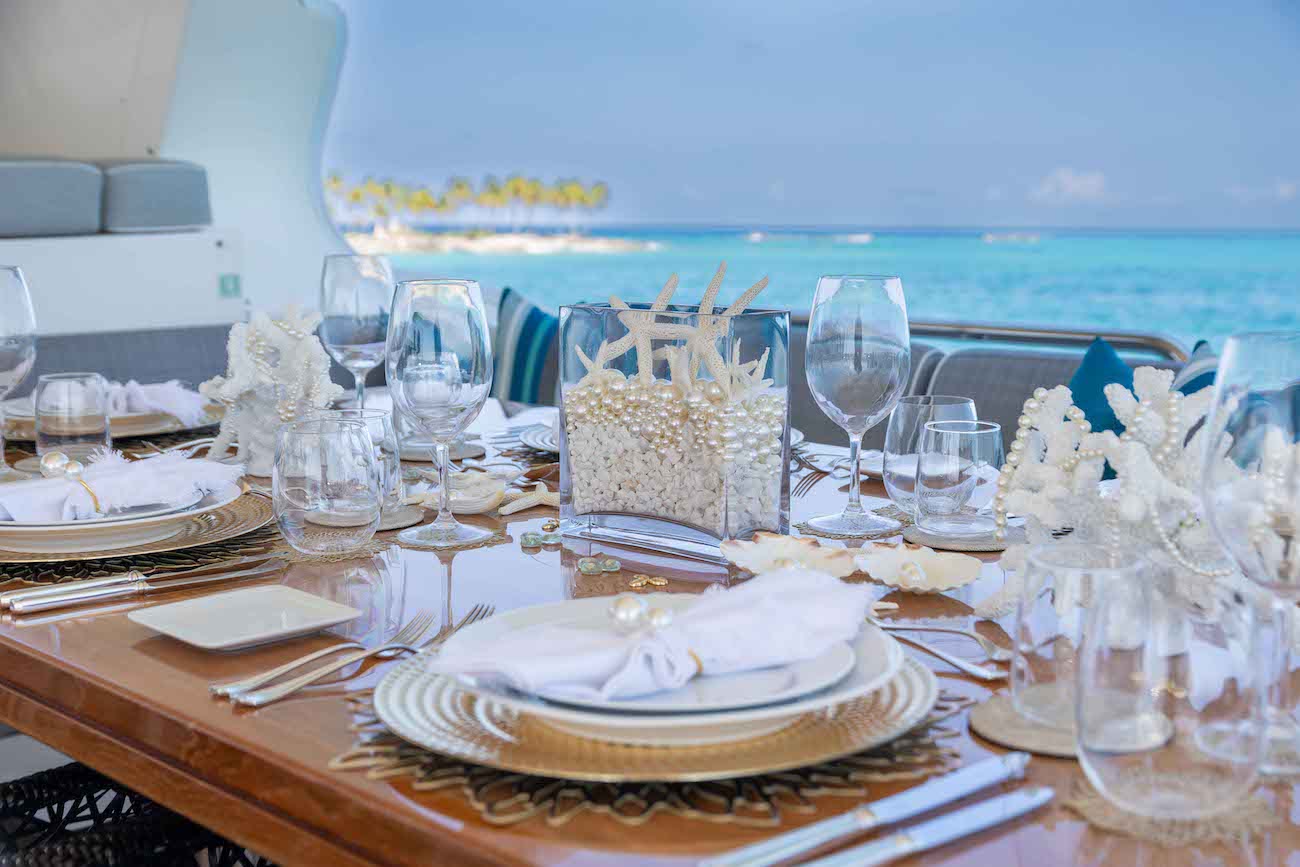 33 Flybridge Dining Details 1.jpg