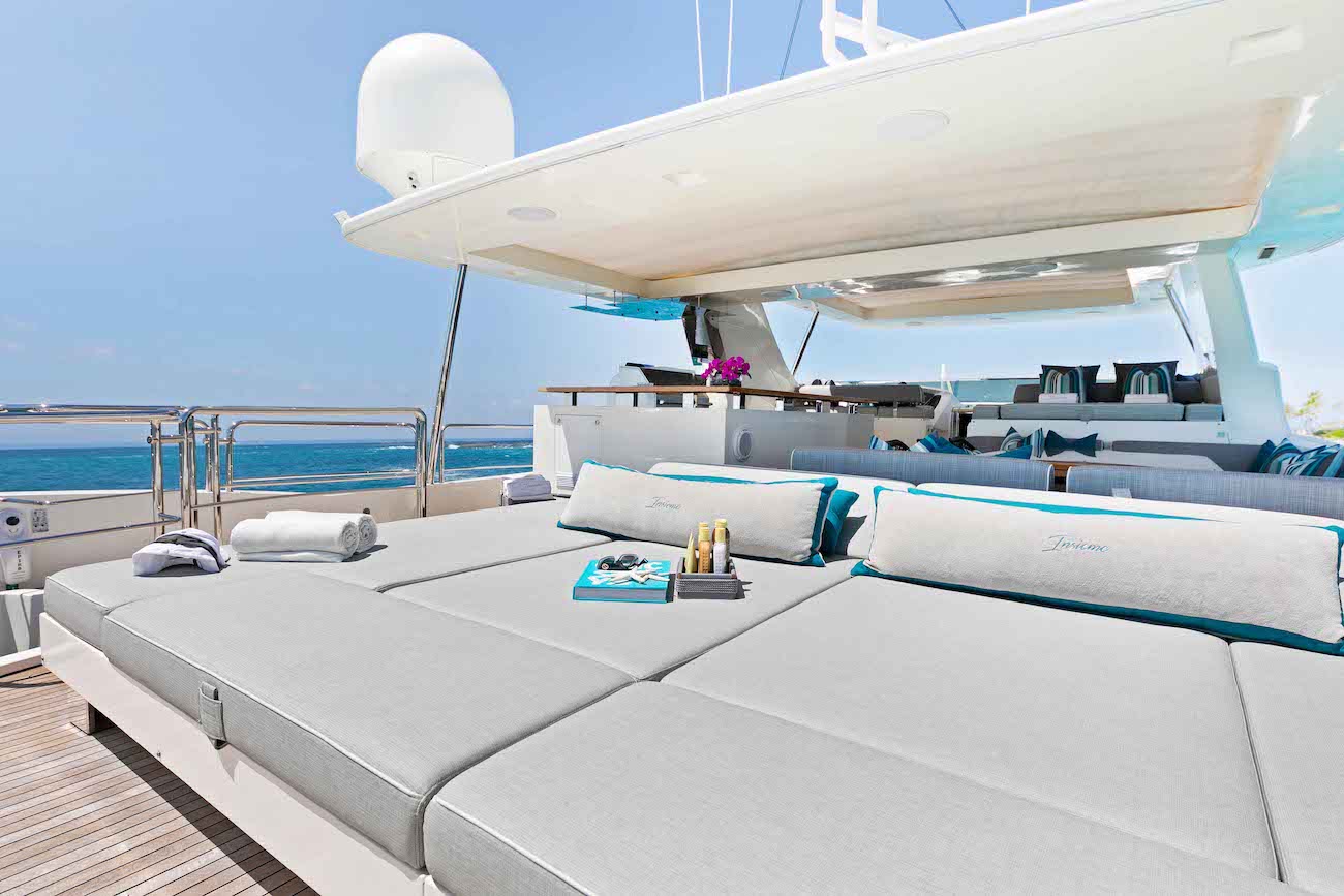 37 Flybridge Aft Seating.jpg
