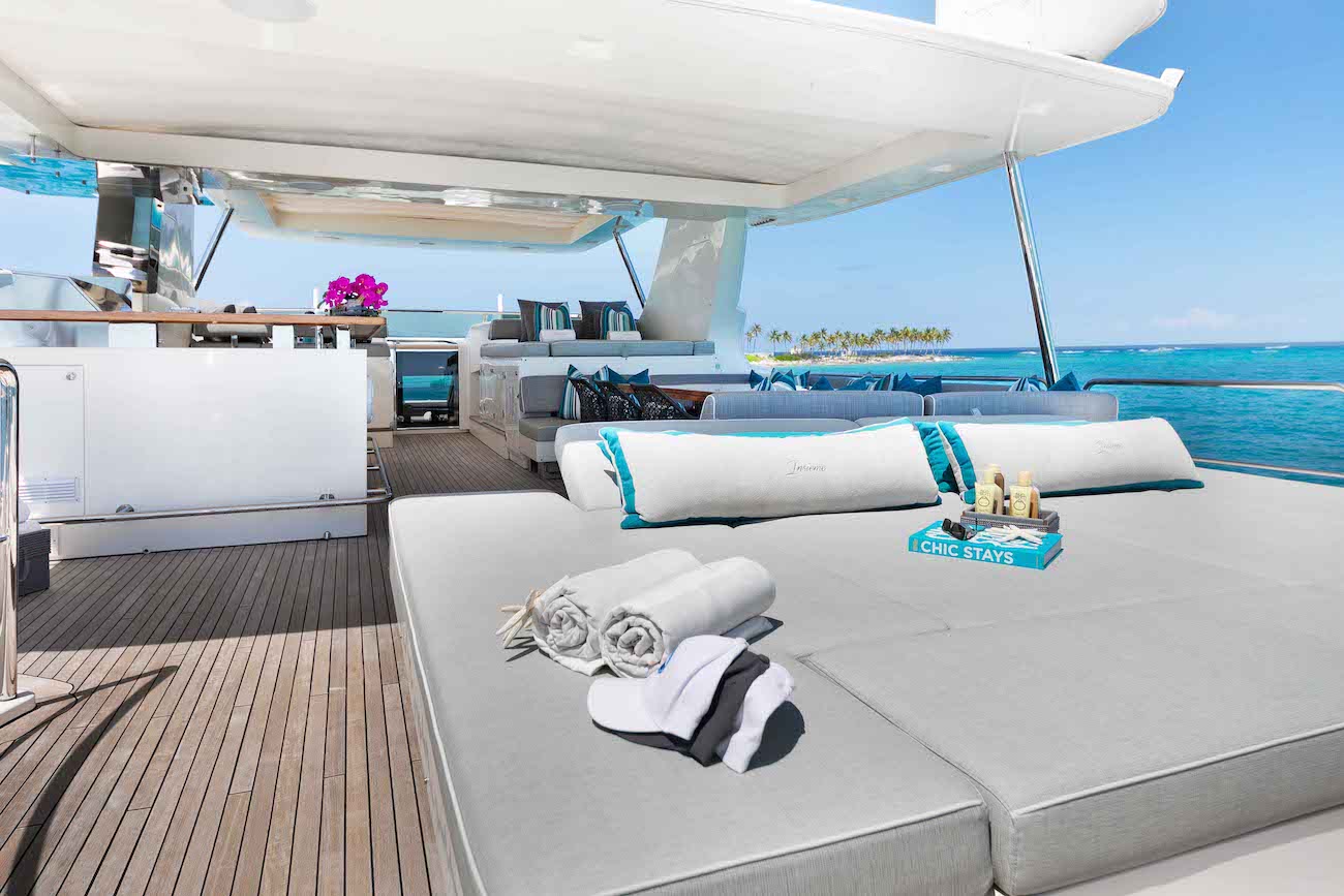 38 Flybridge Aft Seating.jpg