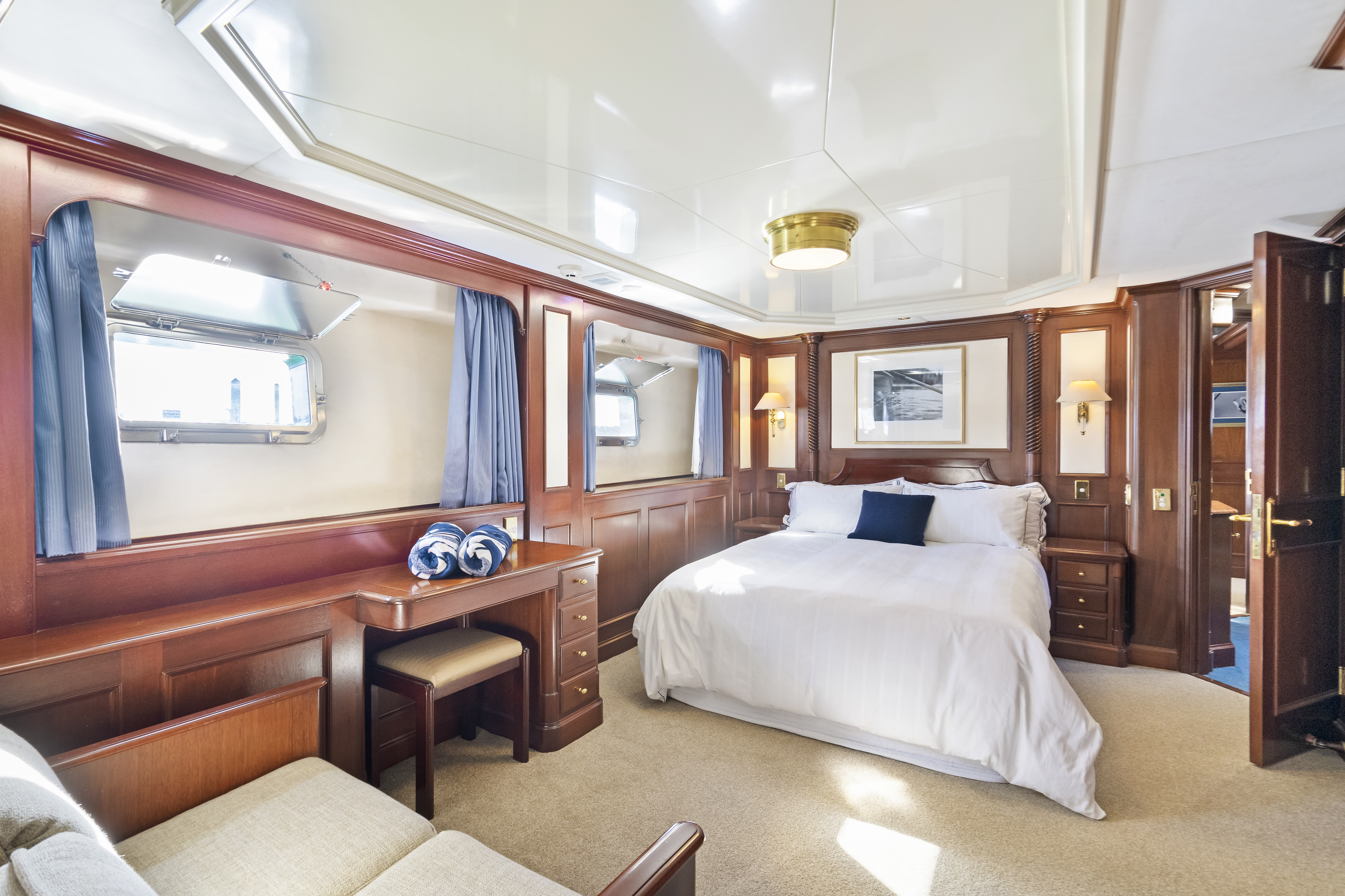 402 Master suite.jpg