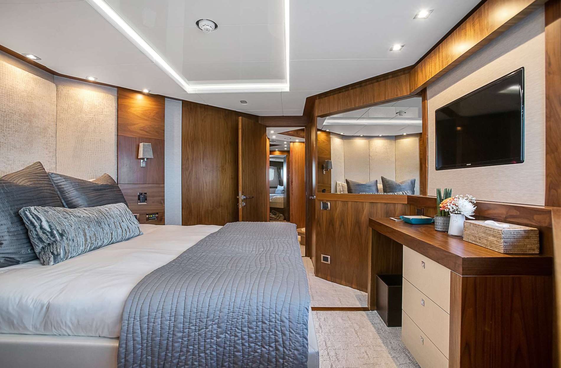 402 Port VIP suite.jpg