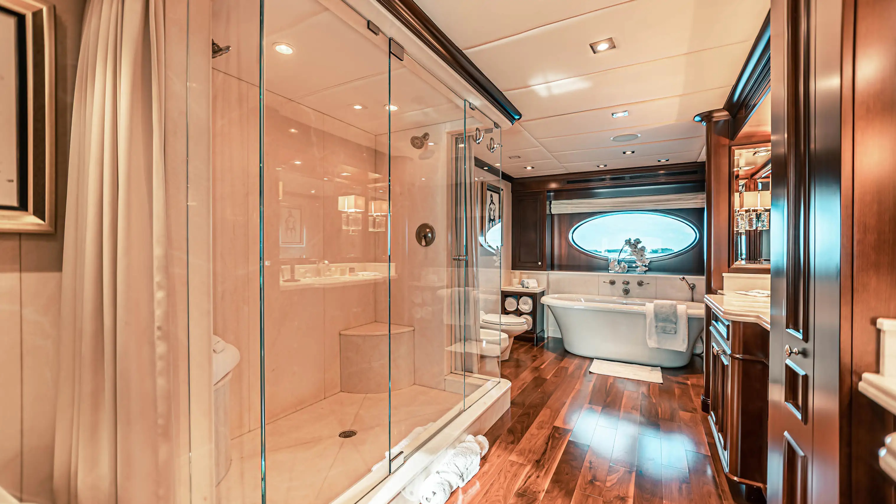 403 Master ensuite.jpg