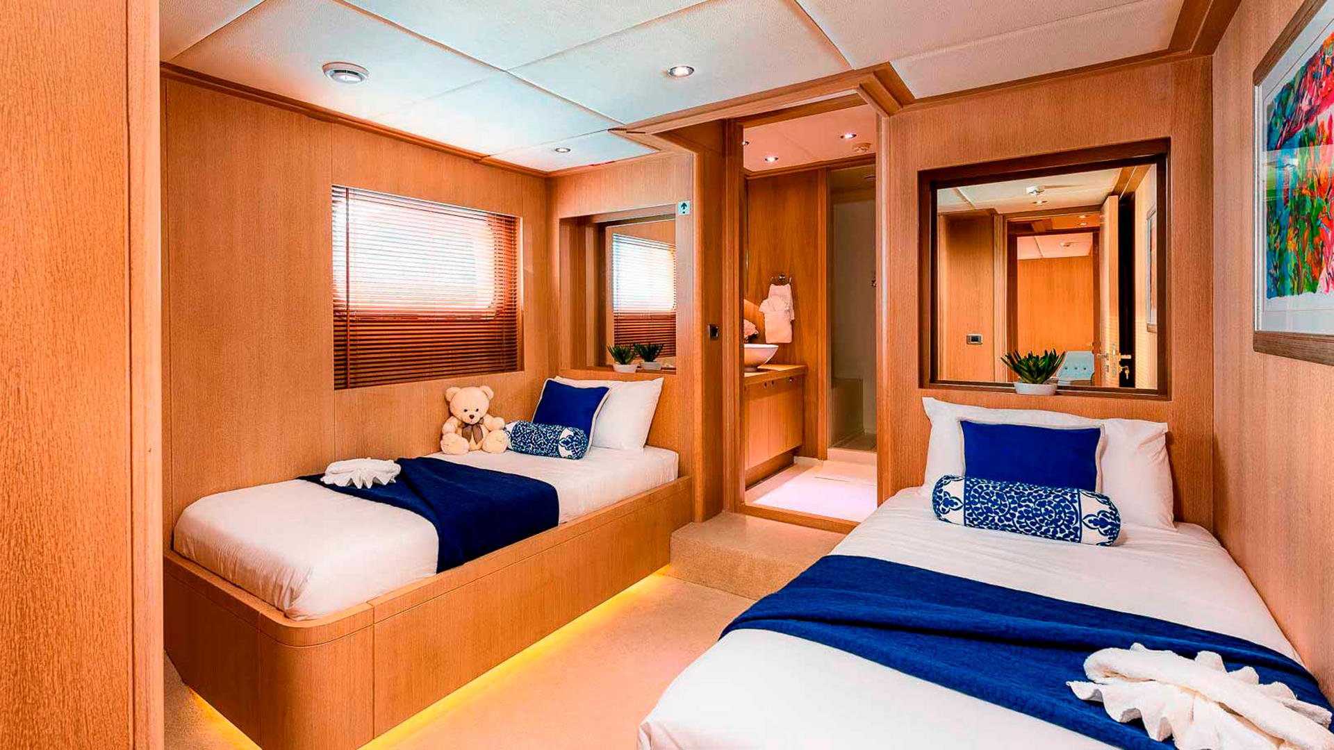 404 Twin cabin.jpg