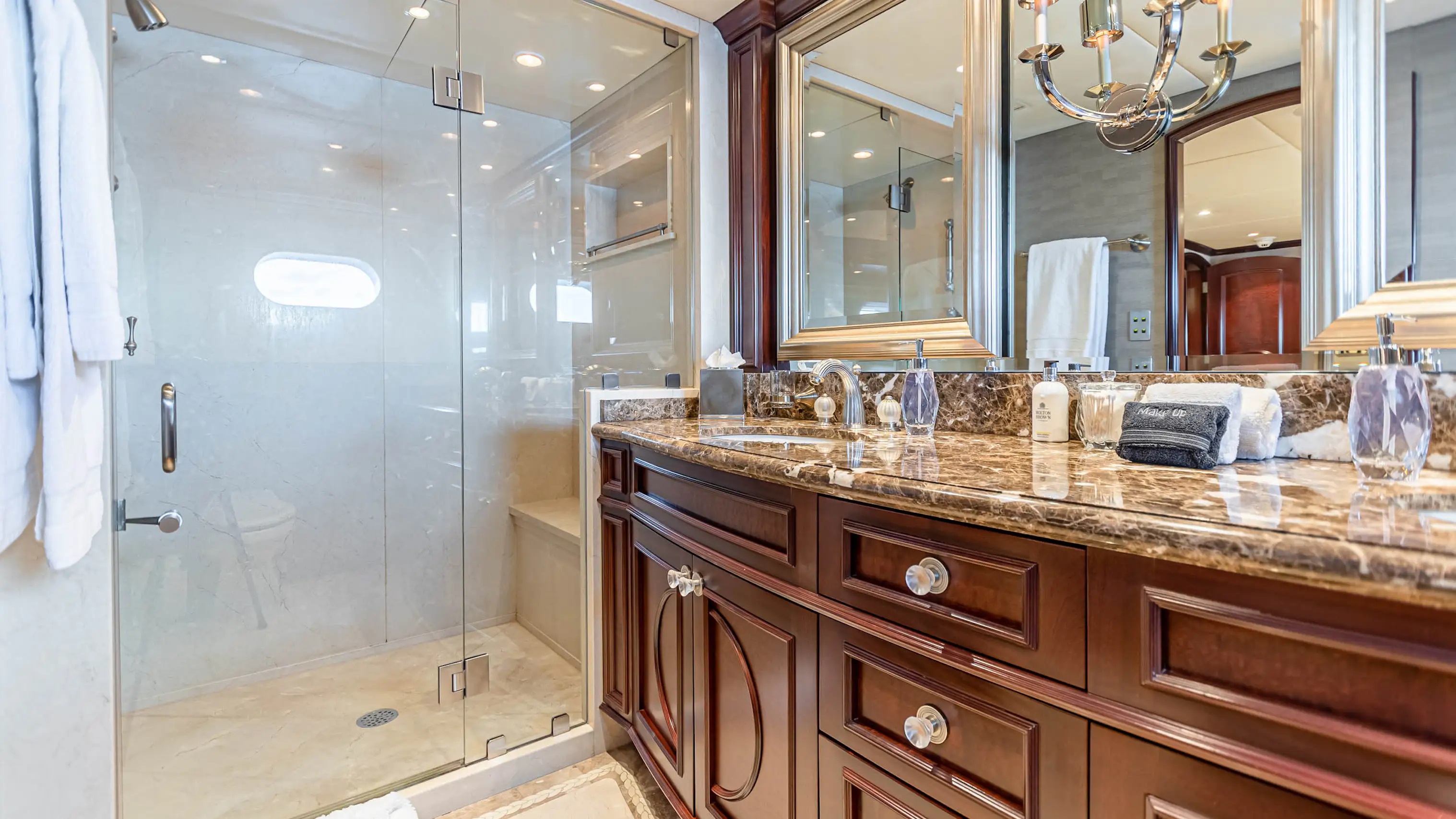407 Double ensuite.jpg