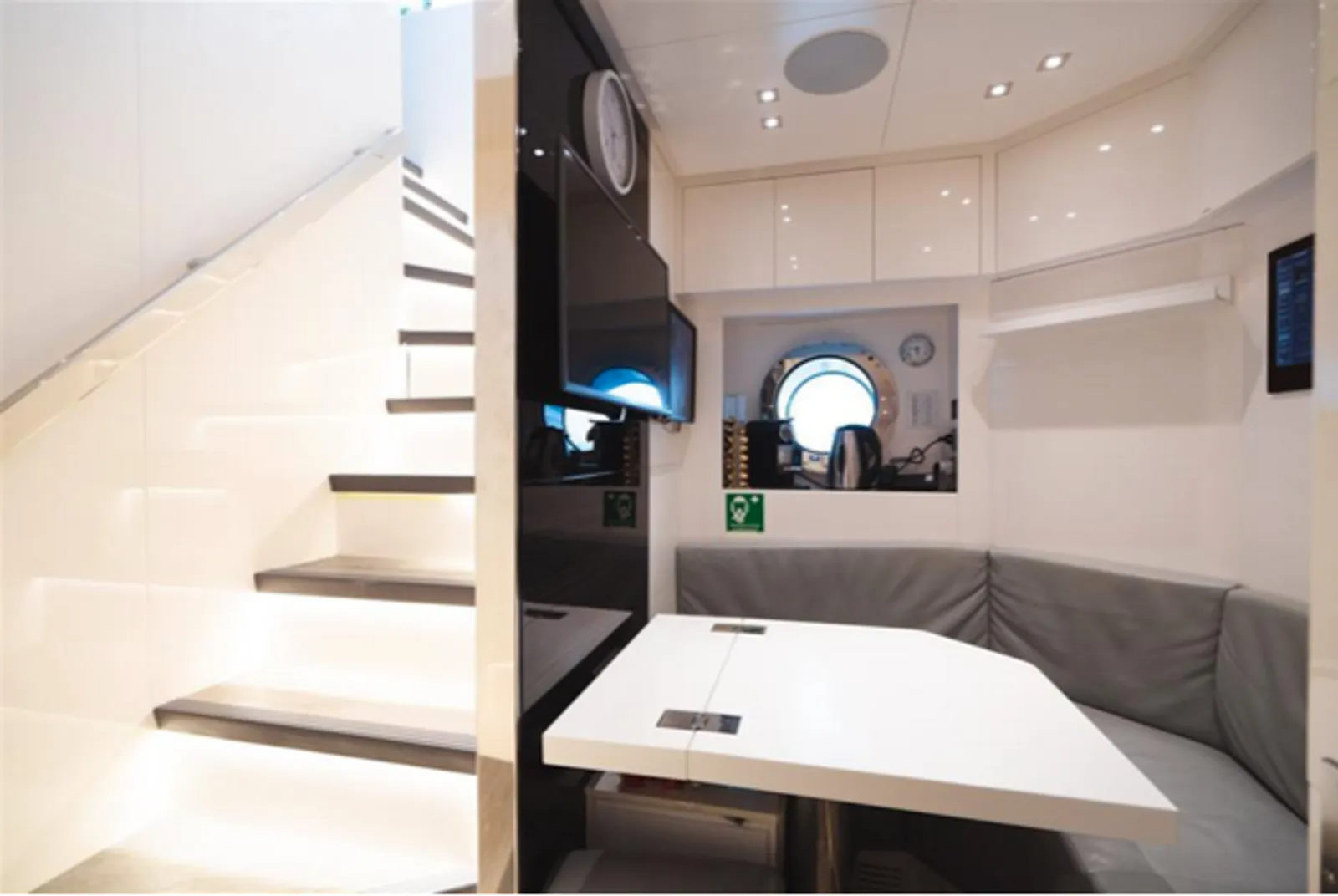 5.3 Crew galley.png