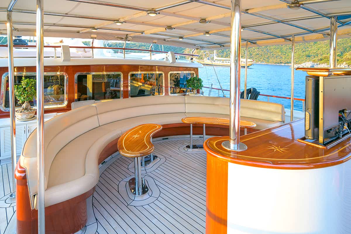 Aft deck 1.jpg