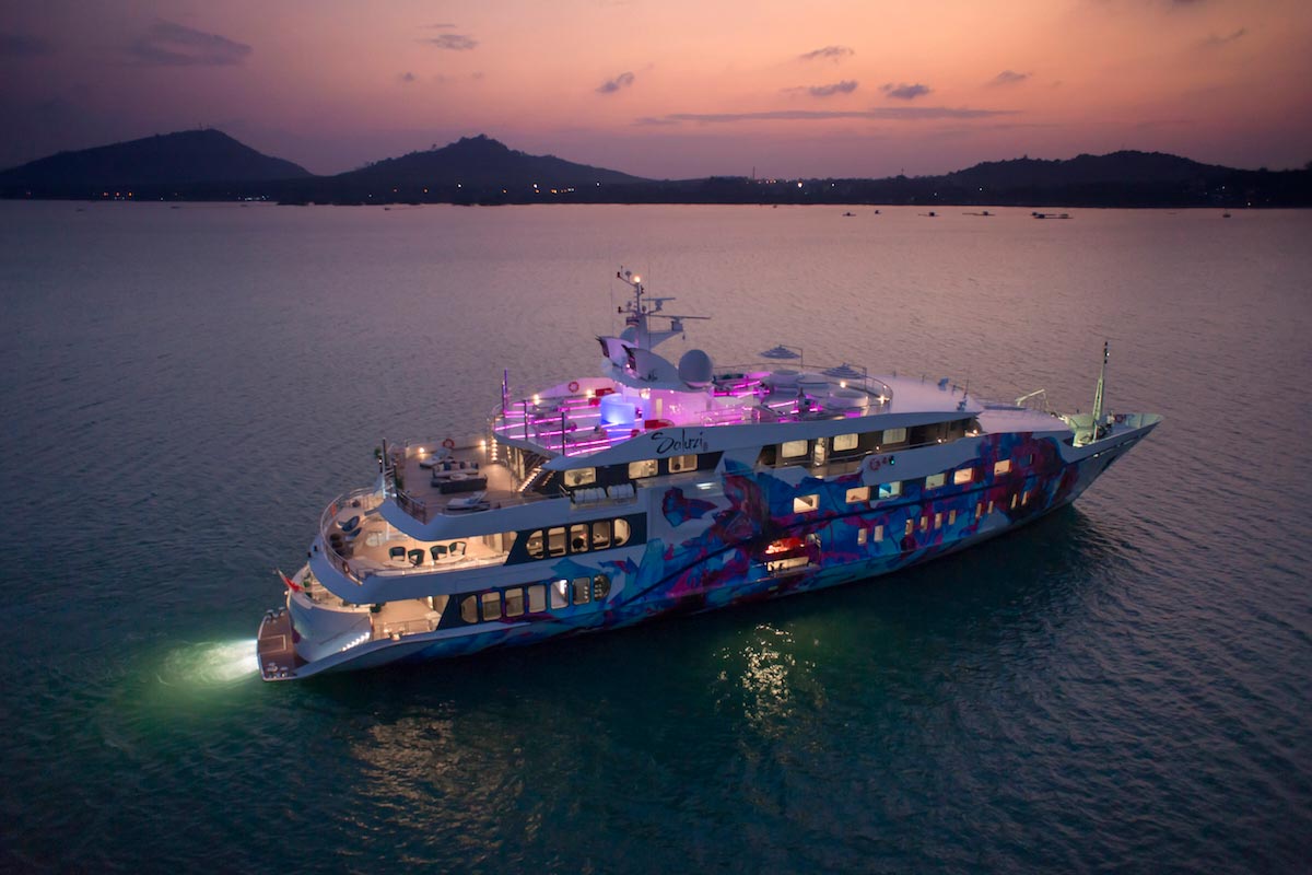Austal-superyacht-SALUZI-Night-illumination.jpg
