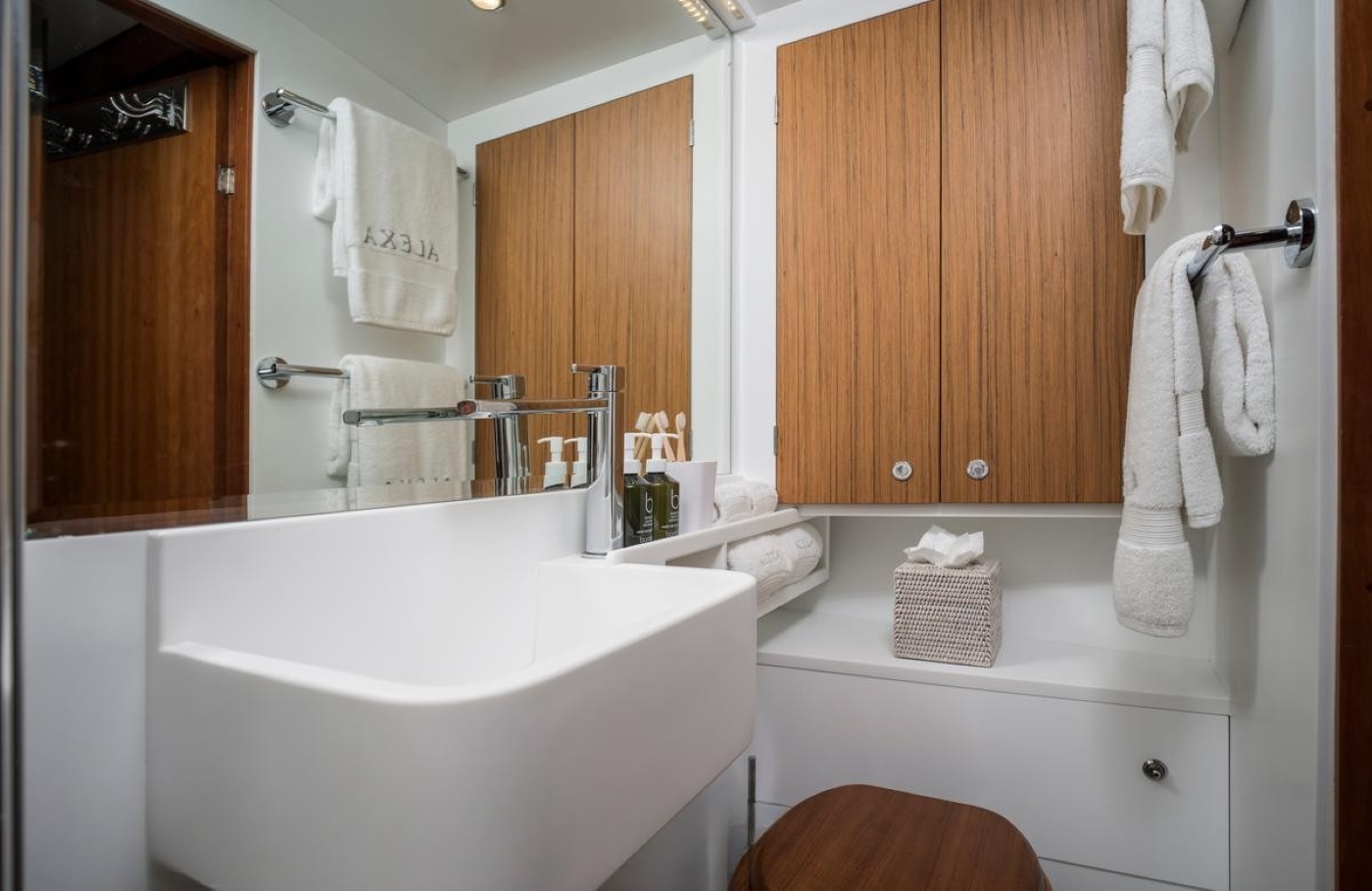 Bathroom Area 01.jpg