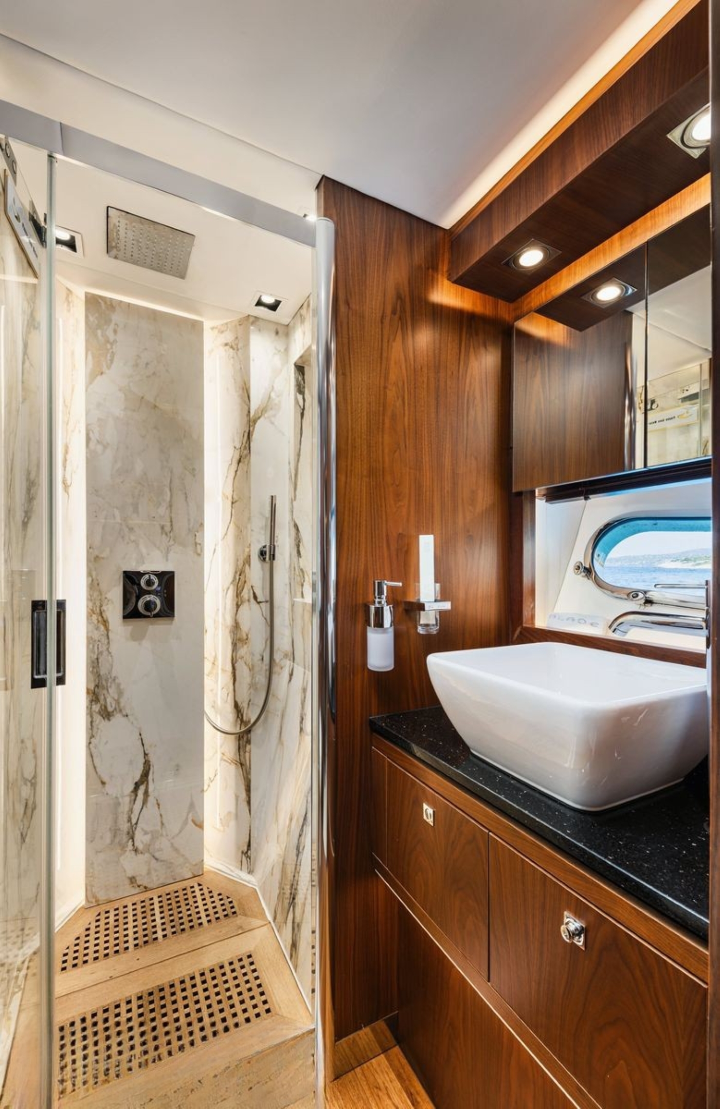 Bathroom Area 02.jpg