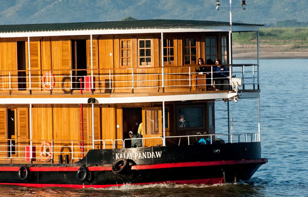 Bow view underway.jpg
