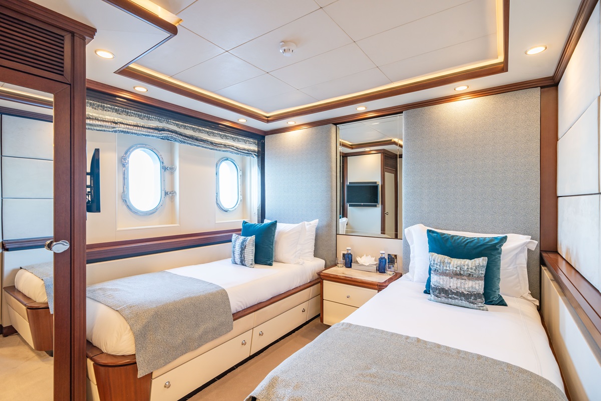Cabin Portside twin.jpg
