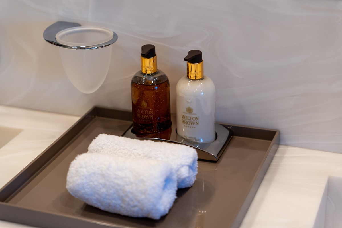 Close up - ensuite.jpg