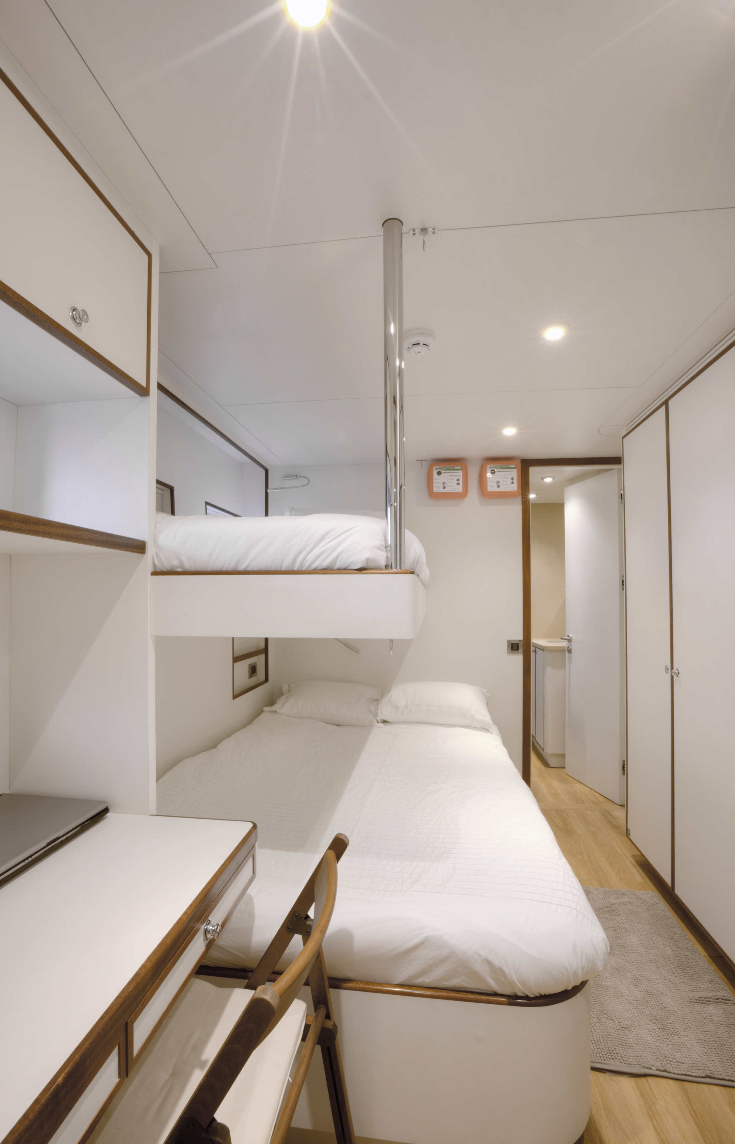 Curvelle quaranta Captains cabin (1).jpg