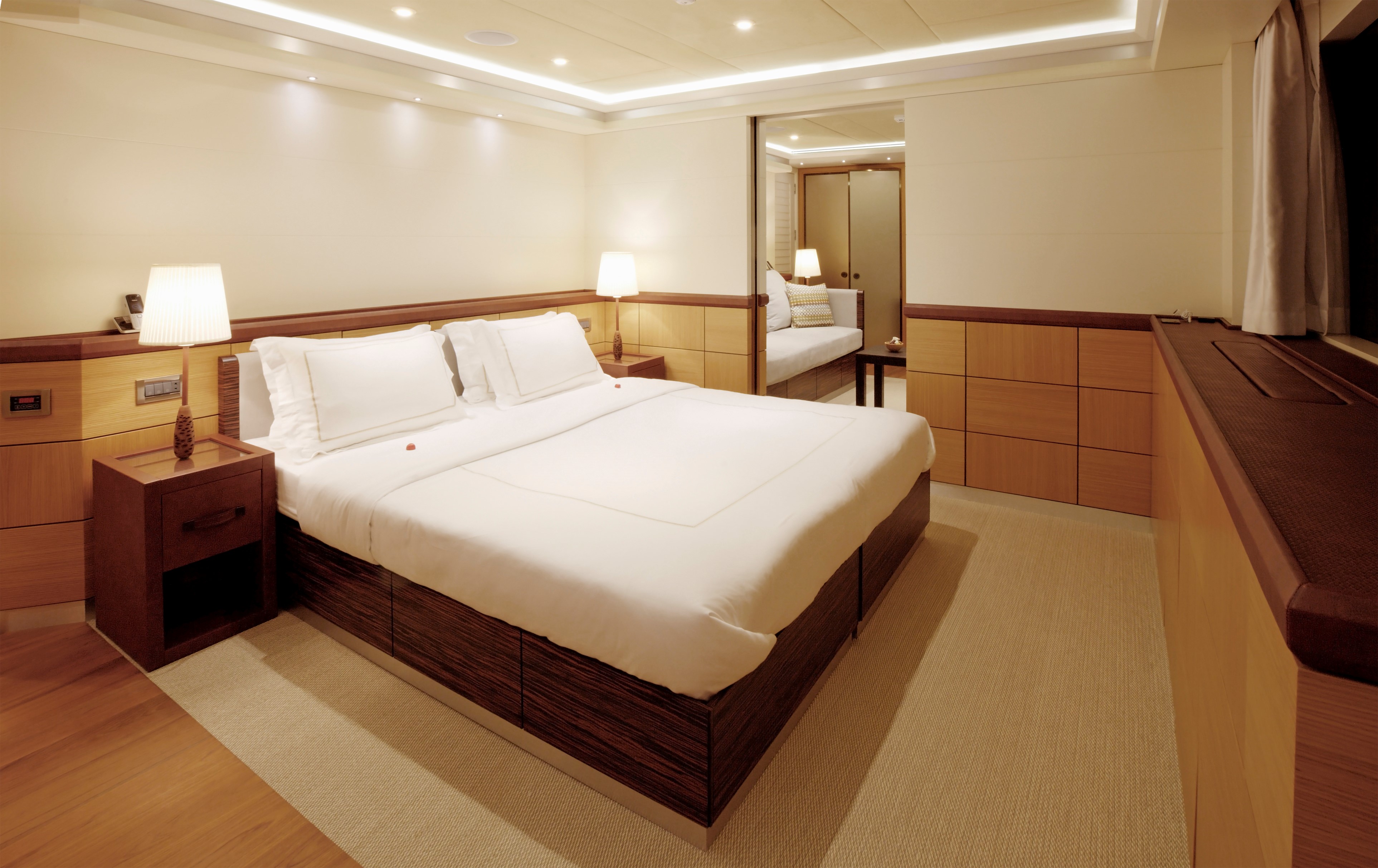 Curvelle quaranta port suite (2).jpg