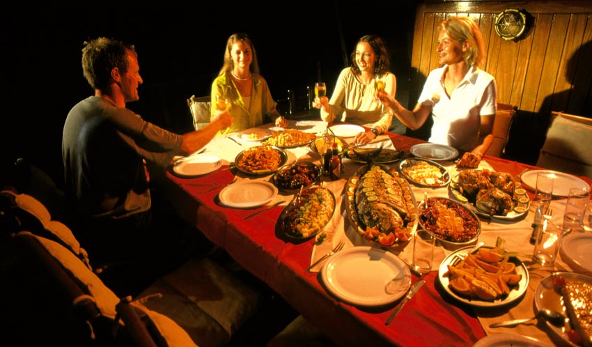 Dream-Voyager-dining.jpg