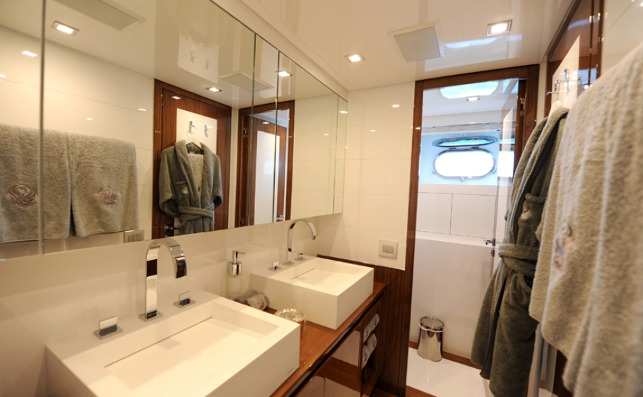 Ensuite 00003.jpg