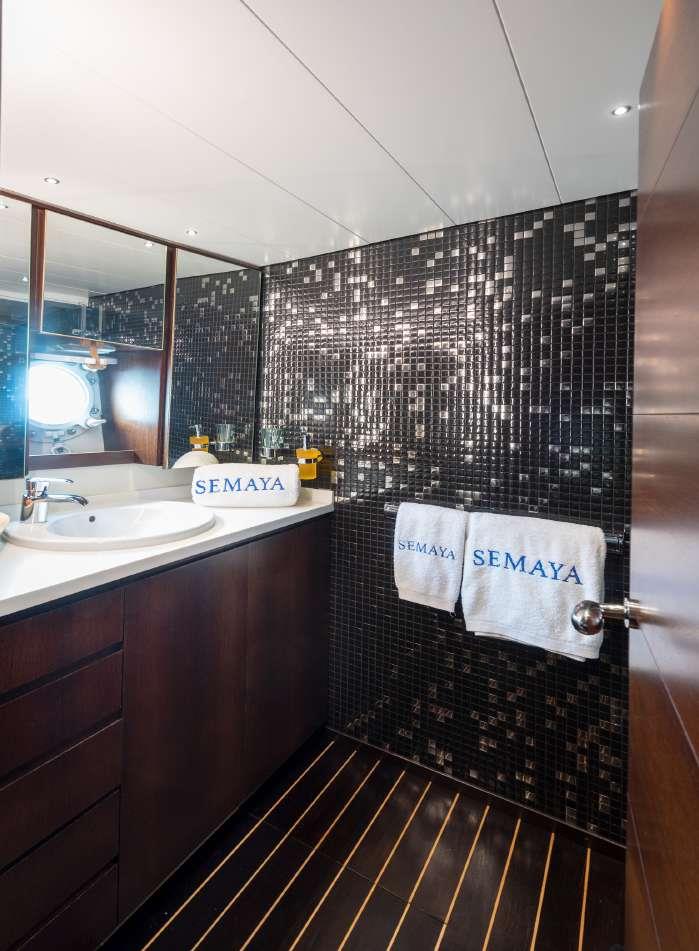 Ensuite 1.jpg