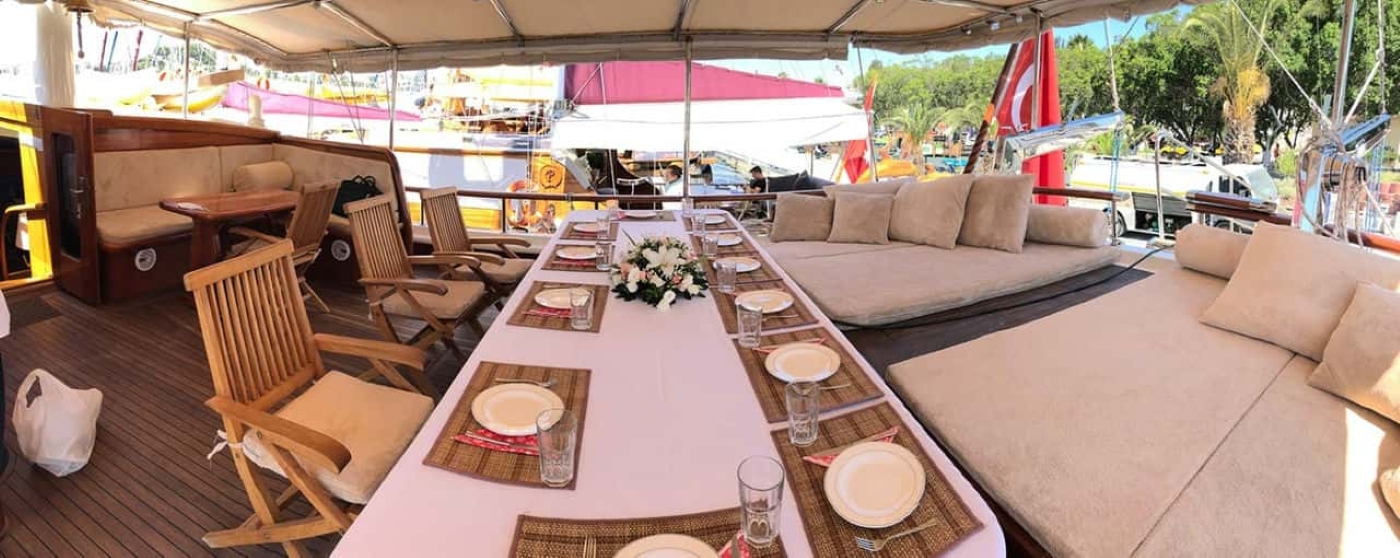 Exterior Dining Area 03.jpg