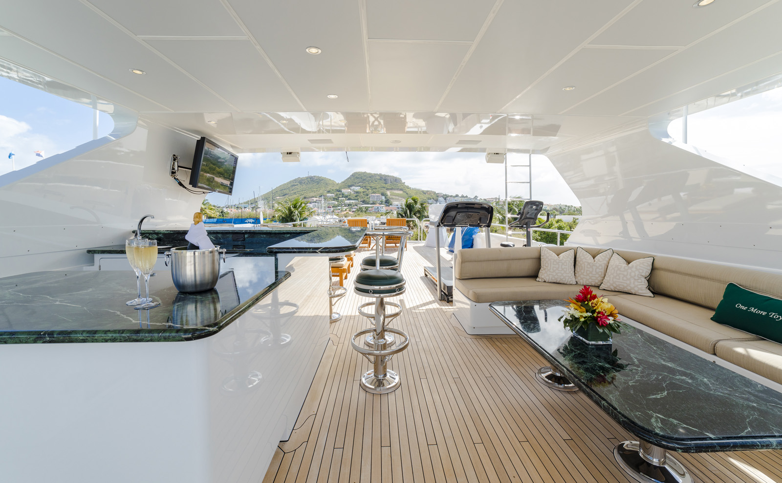 Exterior living spaces 00002.jpg