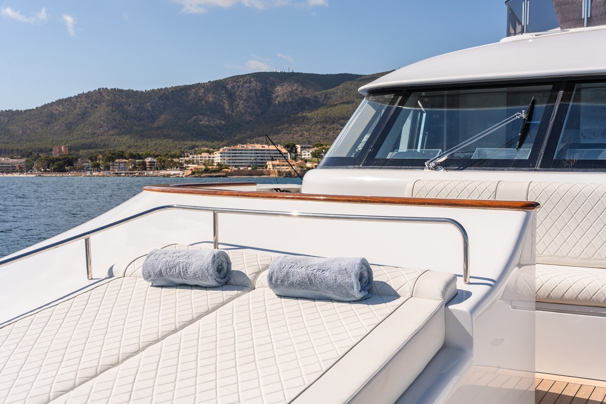 Foredeck Sunpads 2 .jpg