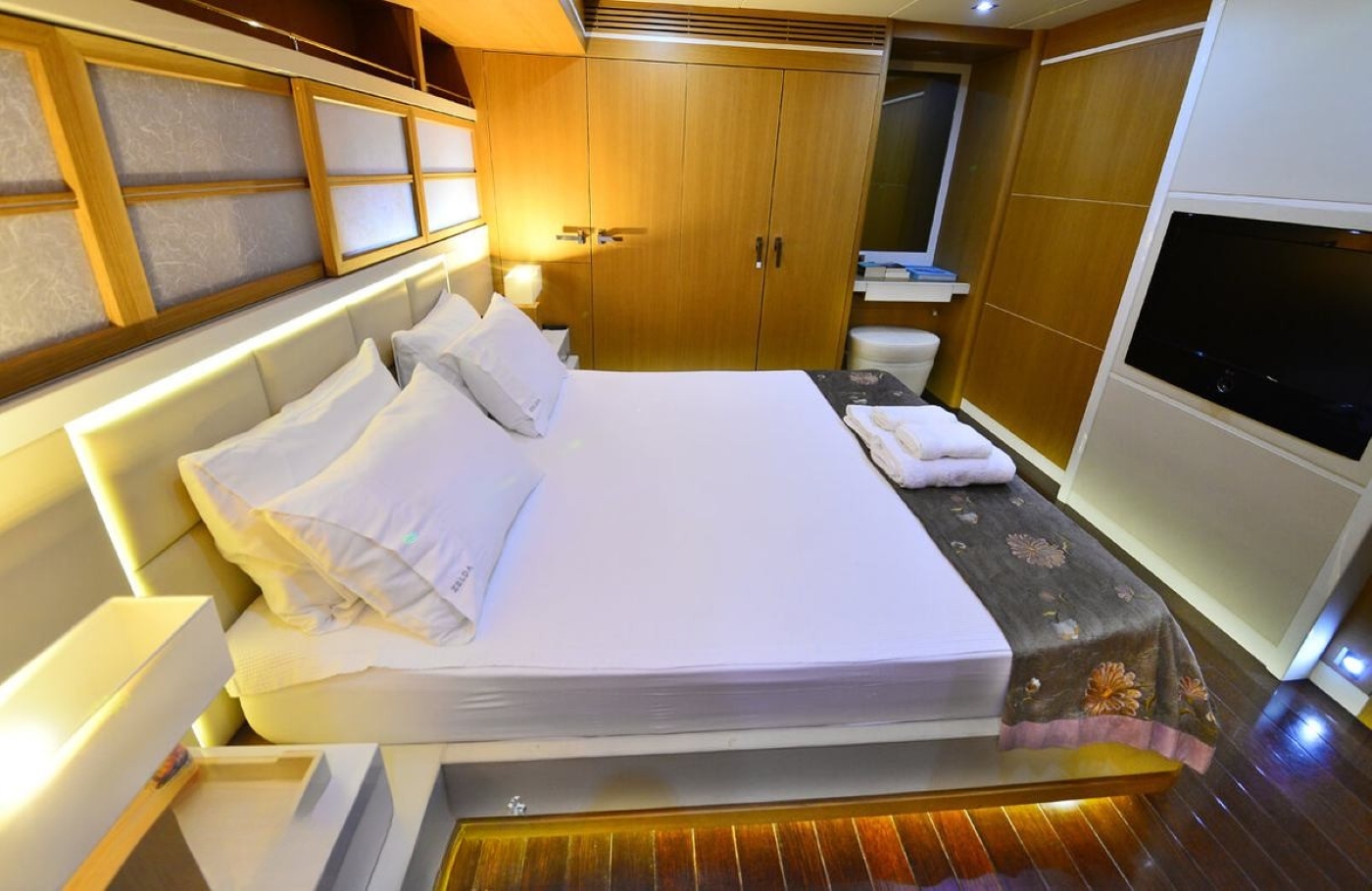 Guest Suite 01.jpg