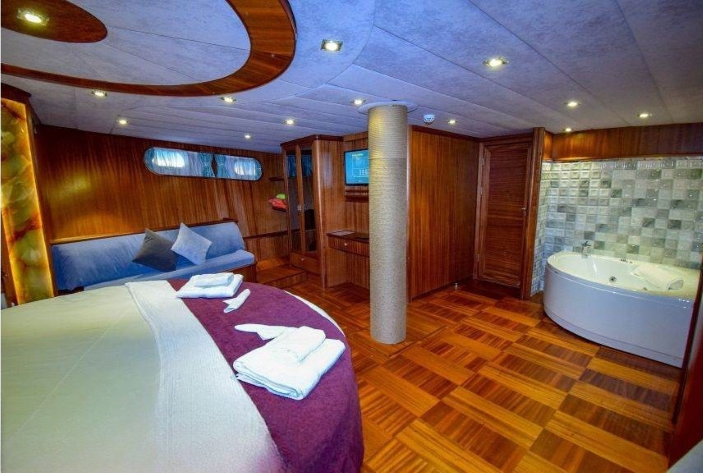 Guest Suite 09.jpg