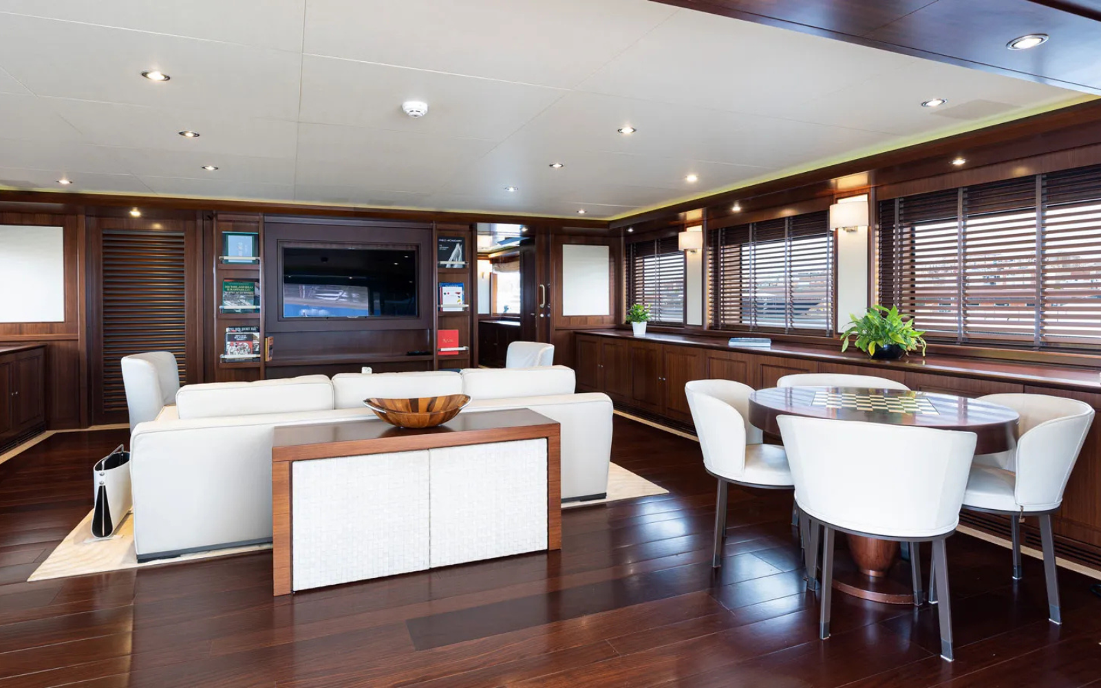 Interior Relaxation Area with Mini Dining Table.png