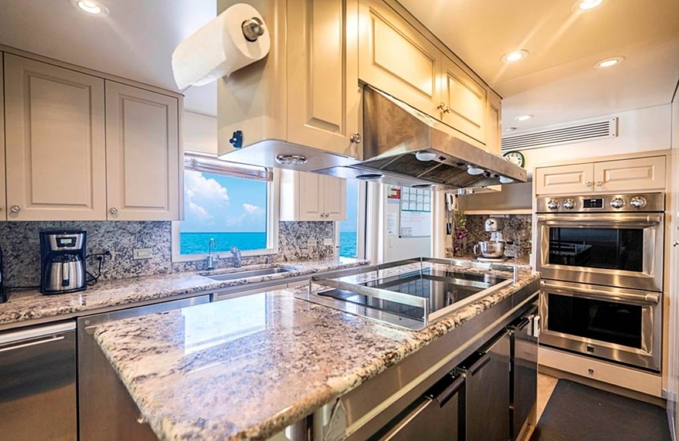 Kitchen Area 02.jpg