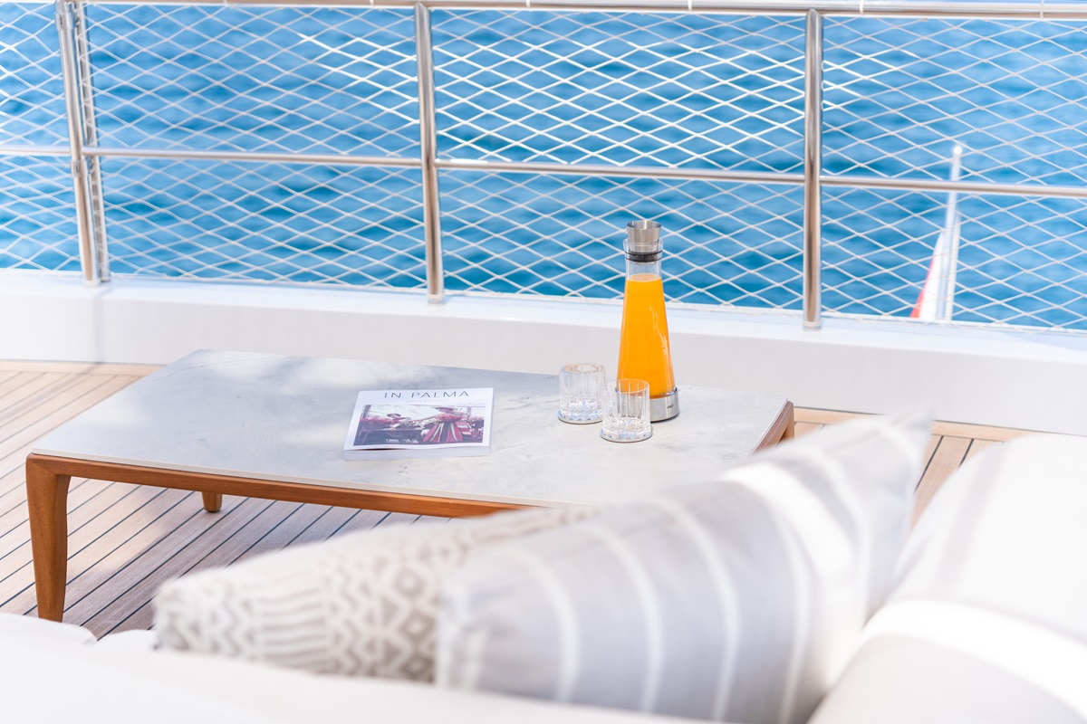 Lifestyle Sundeck Aft.jpg