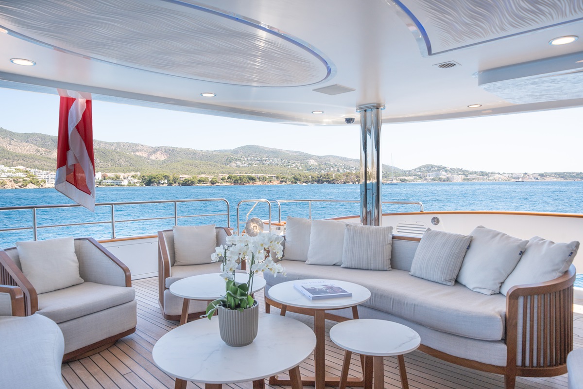 Lower aft  deck.jpg