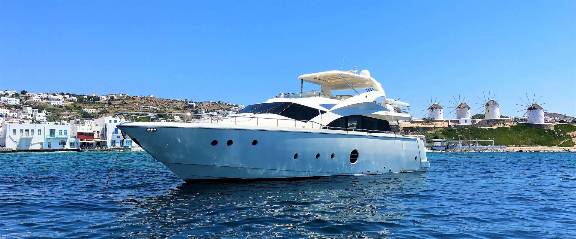 Luxury yacht QUESTA E VITA.jpg
