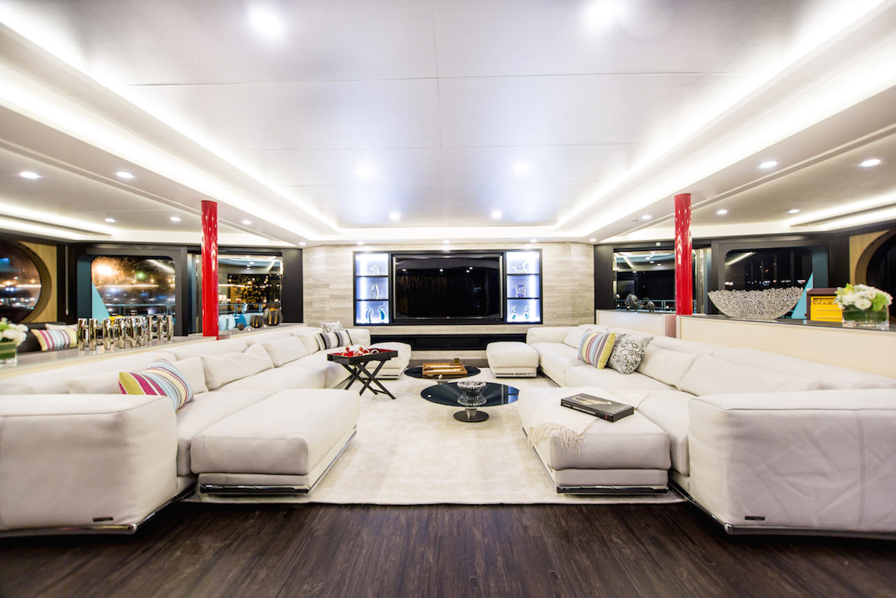 Luxury-yacht-SALUZI-Skylounge.jpg