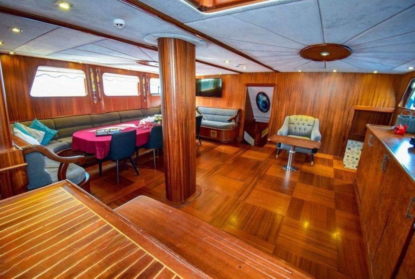 Main Salon With Dining 02.jpg