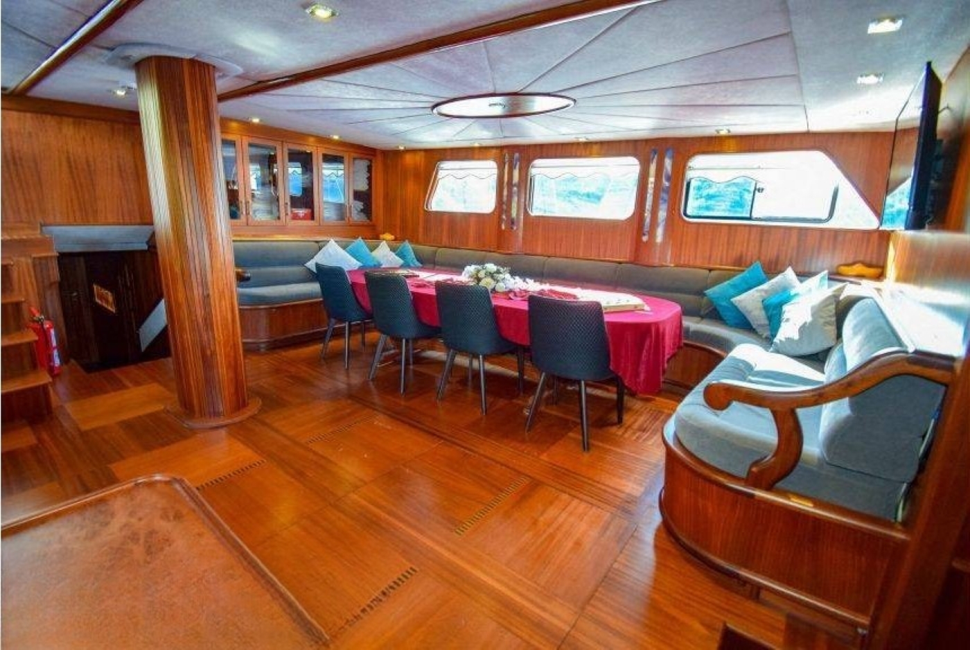 Main Salon With Dining 03.jpg