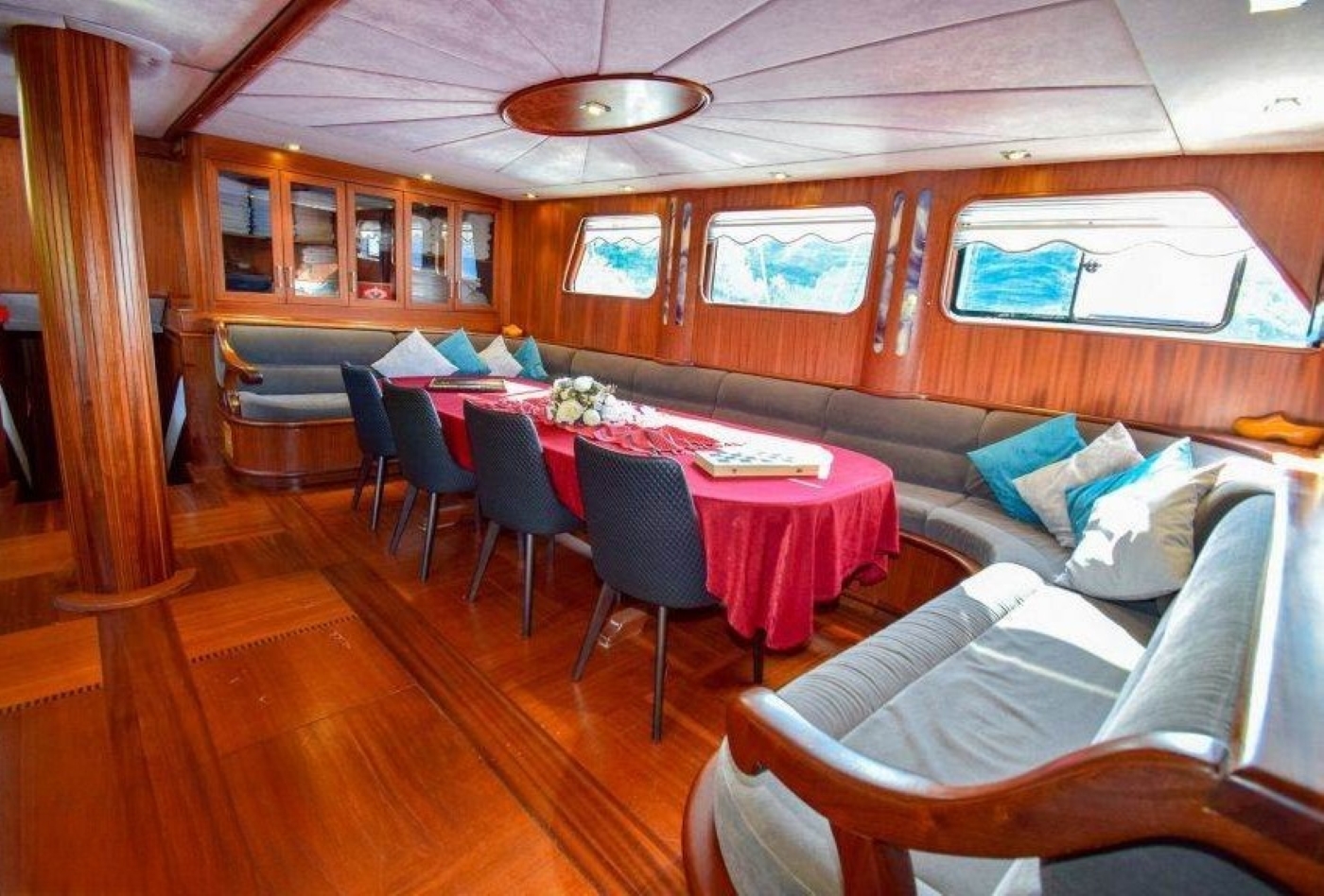 Main Salon With Dining 04.jpg