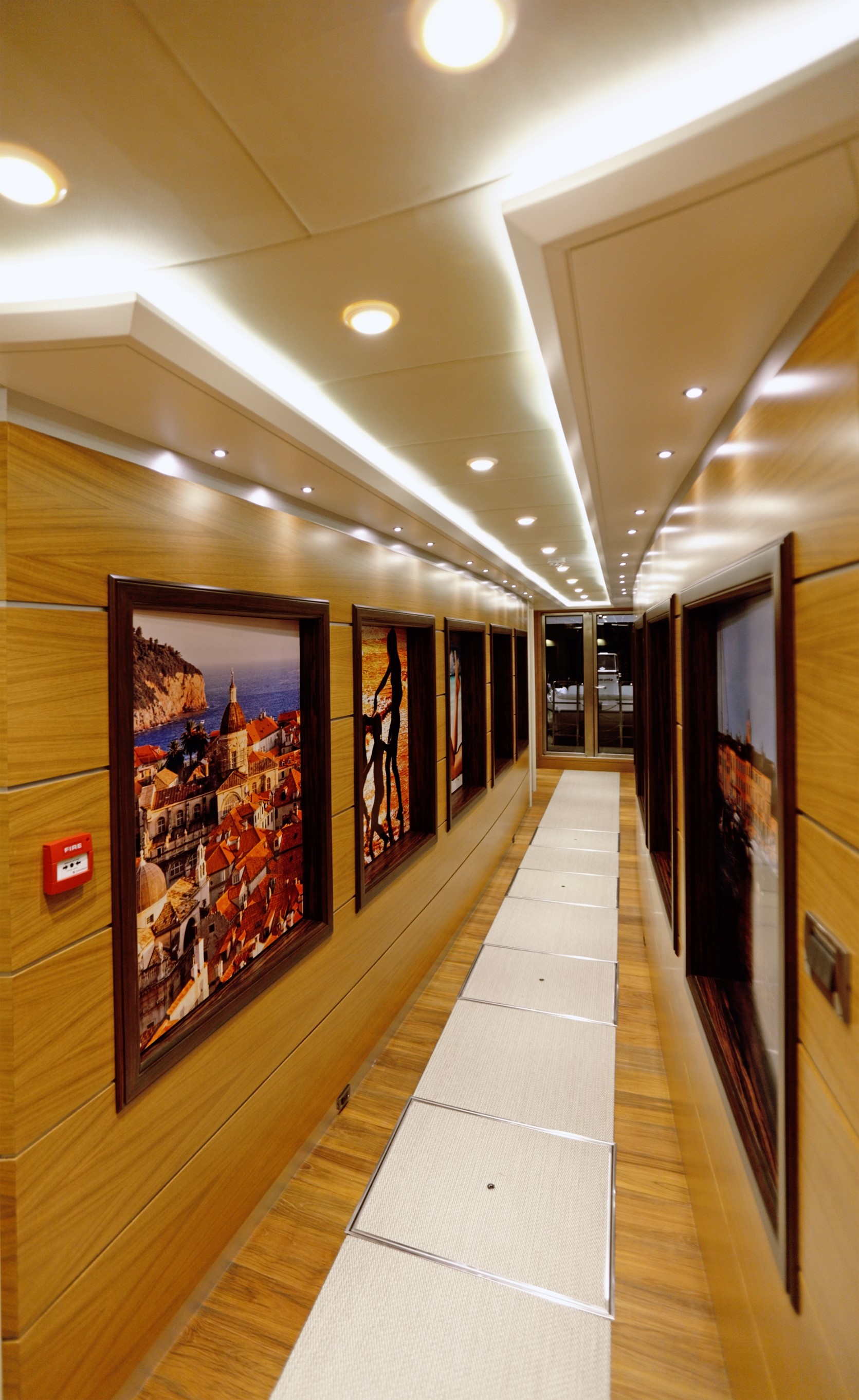 Main deckhall (portrait) (2).jpg