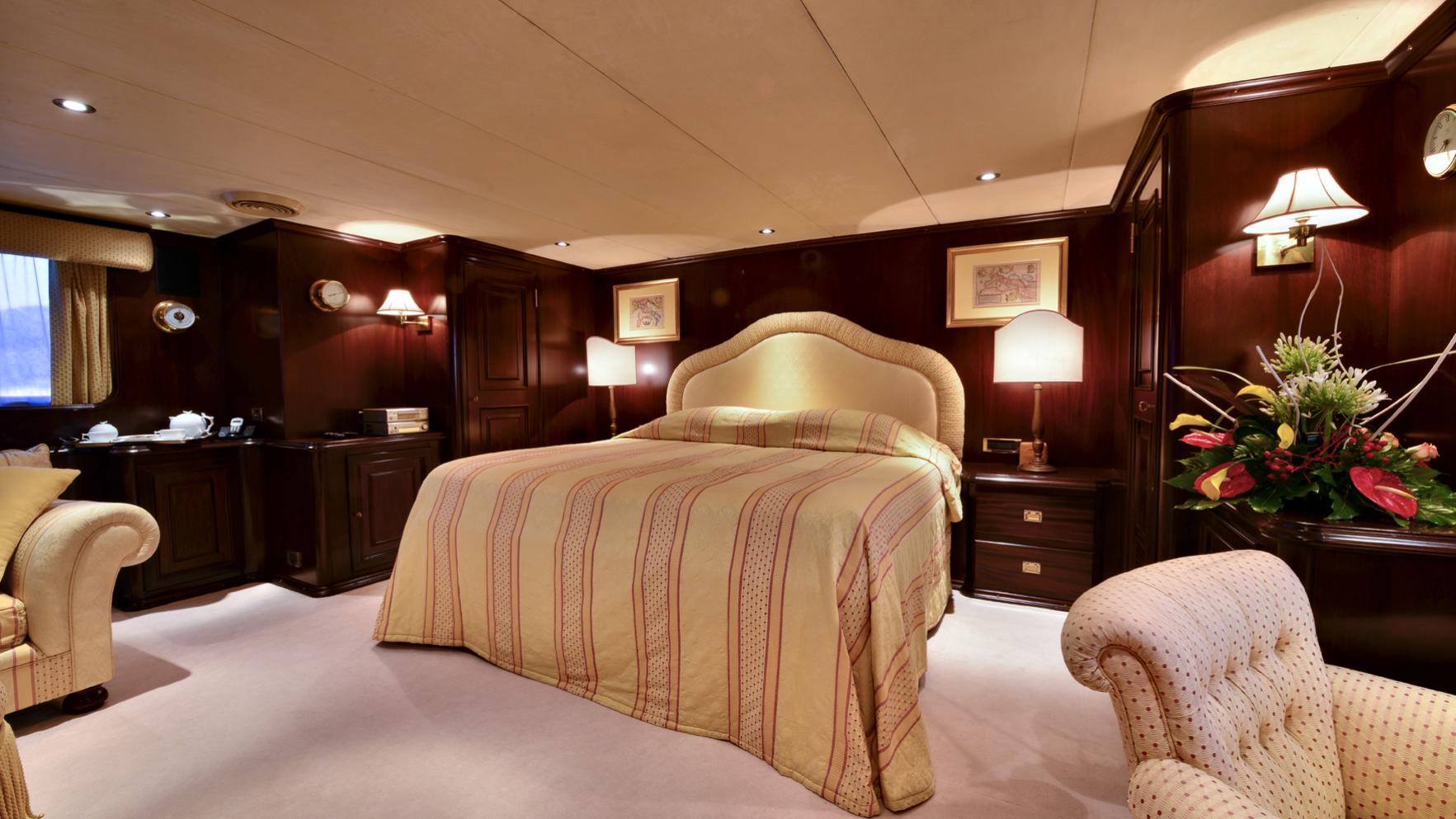Master suite 00003.jpg