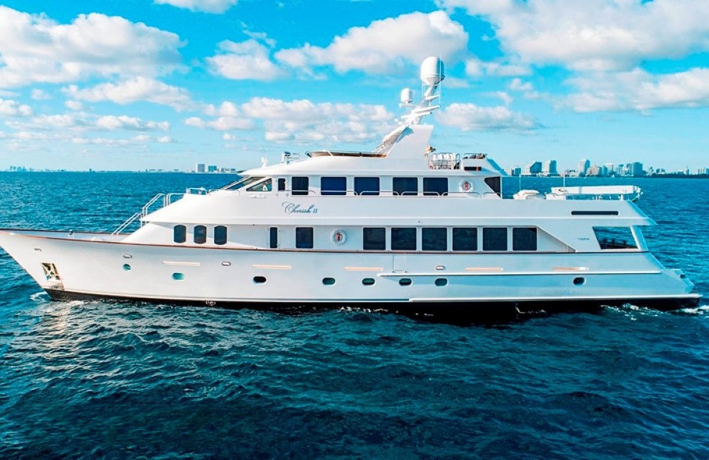 Motor Yacht CHANSON .jpg