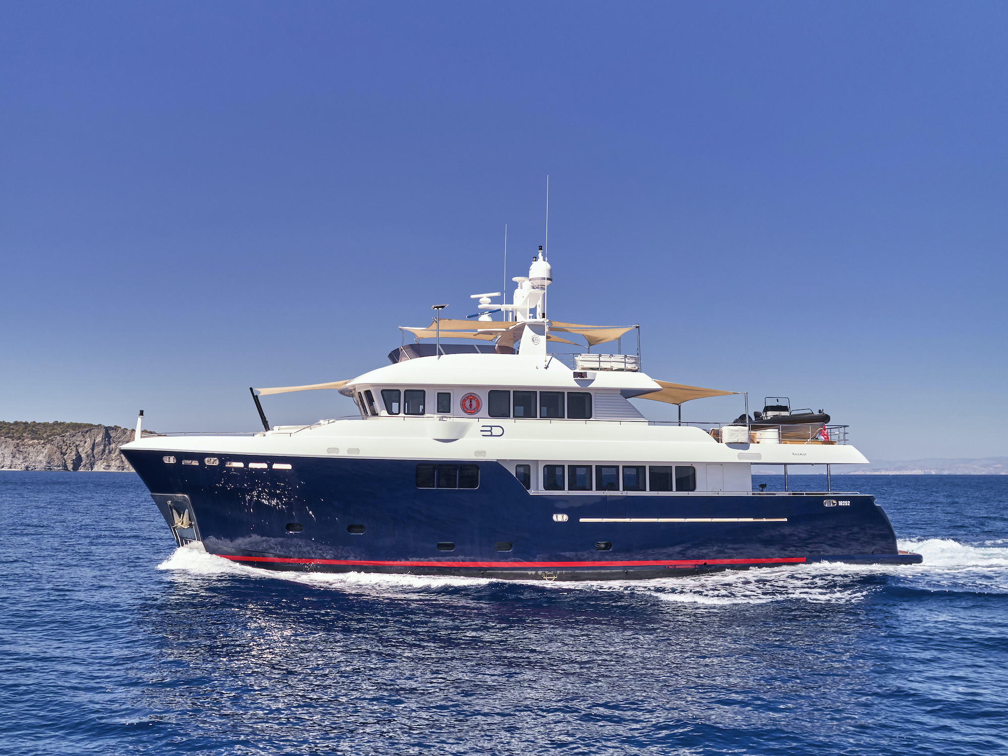 Motor yacht 3D.jpg