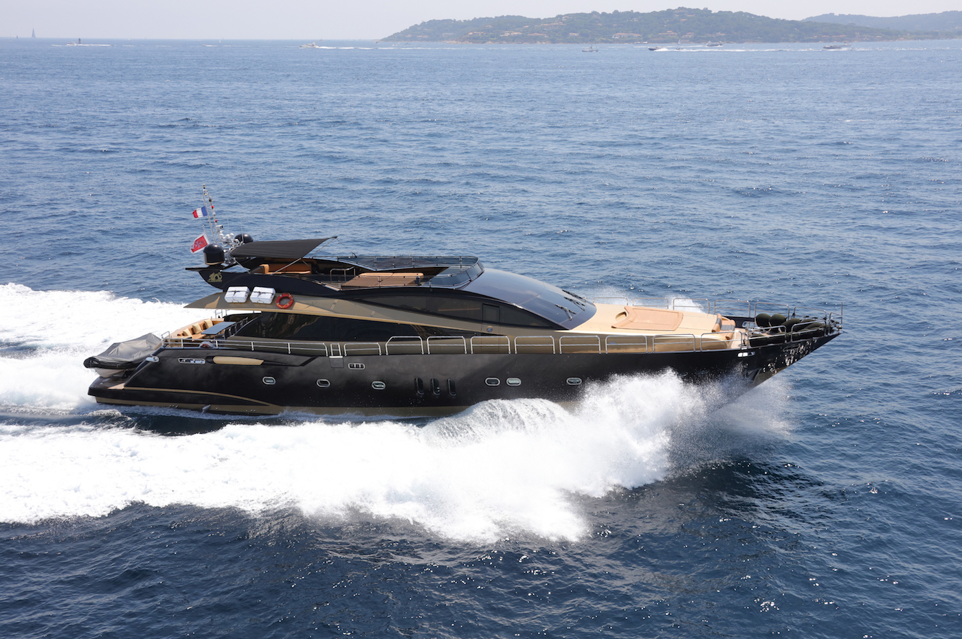 Motor yacht CLAREMONT.jpg