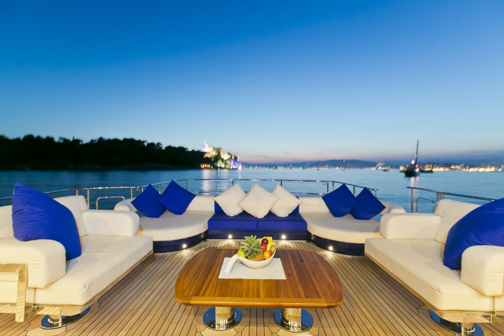 Outdoor seating area  00003.jpg