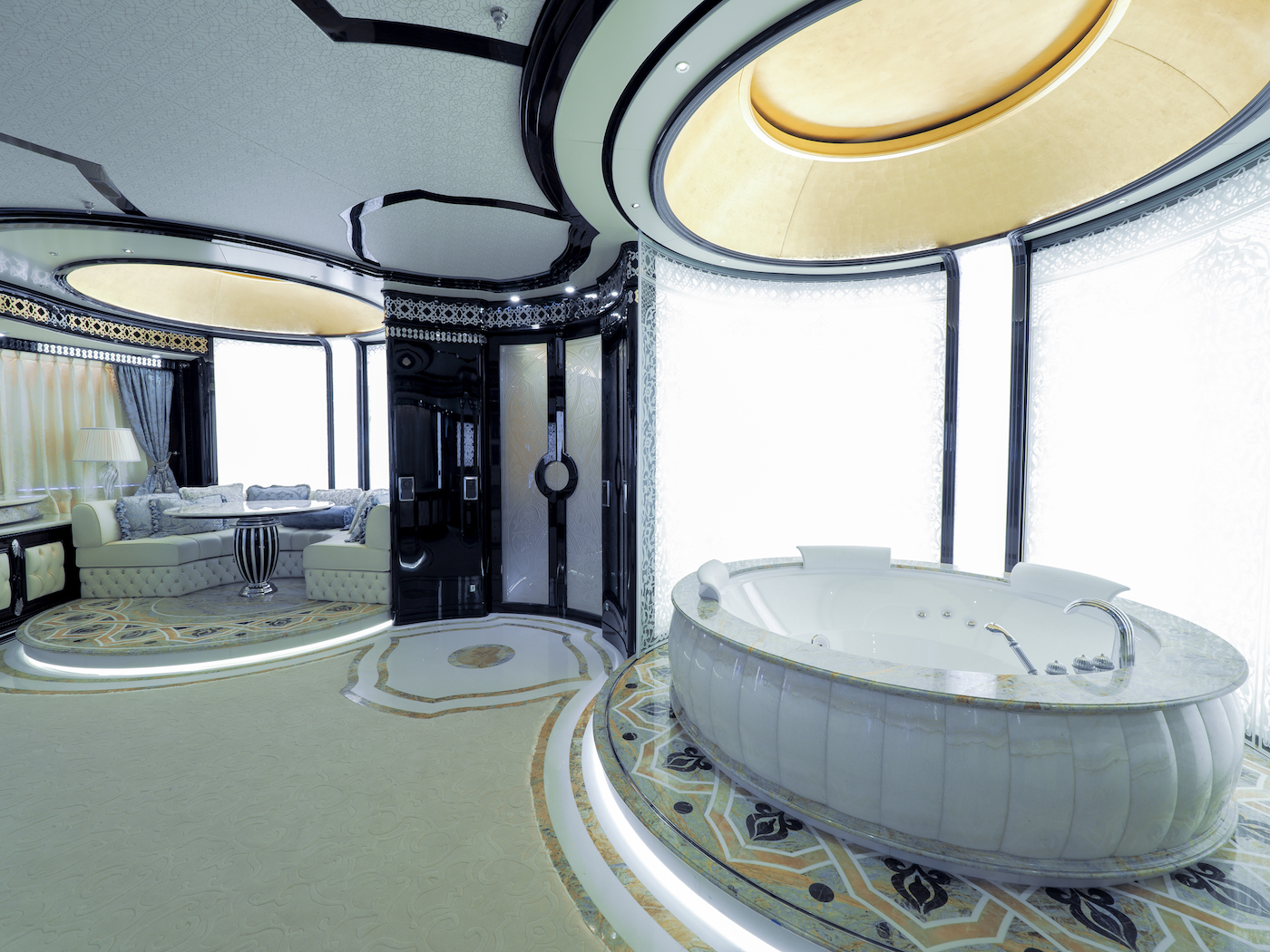Owner's sitting area and Jacuzzi .jpg