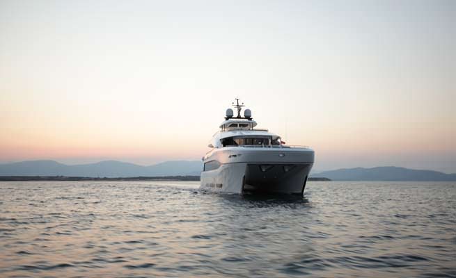 Power catamaran Quaranta 00004.jpg
