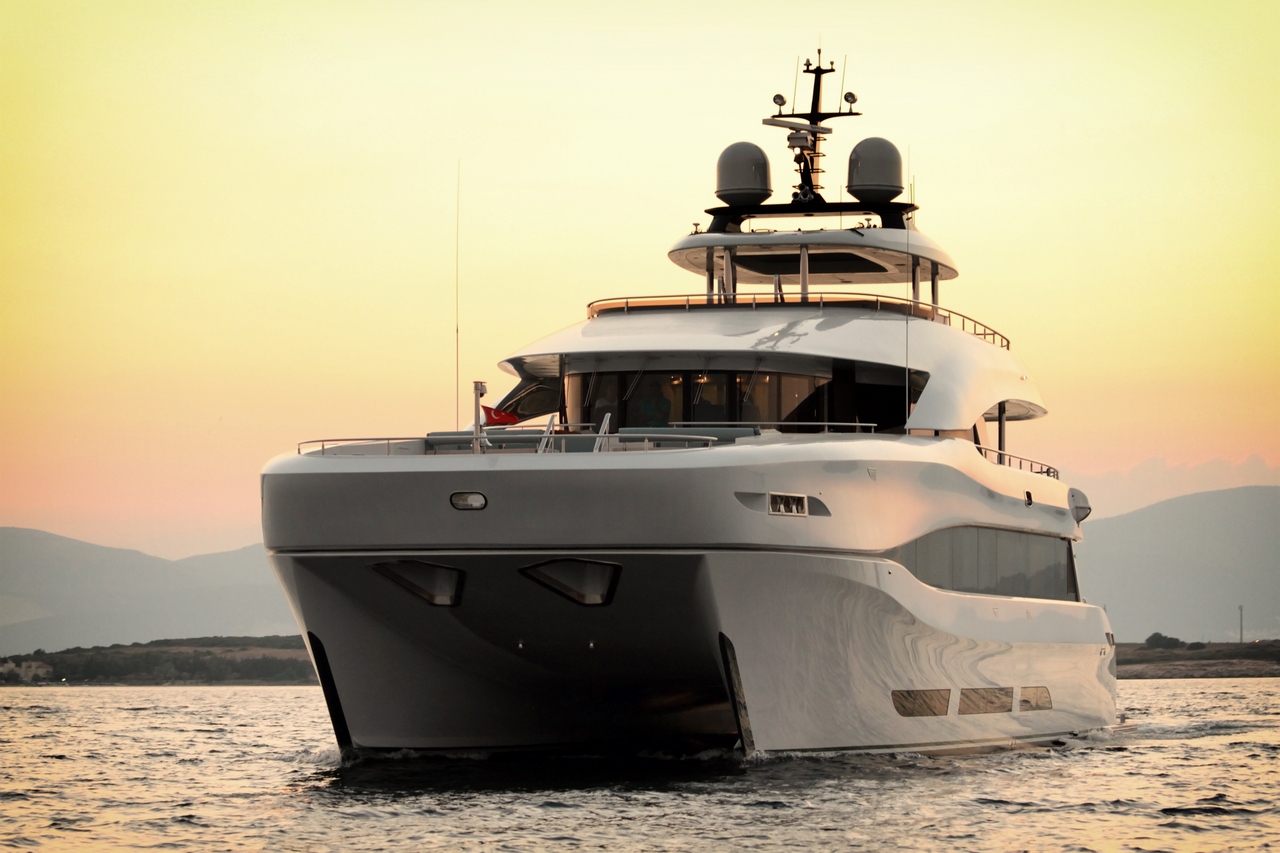 Power catamaran Quaranta 00006.jpg