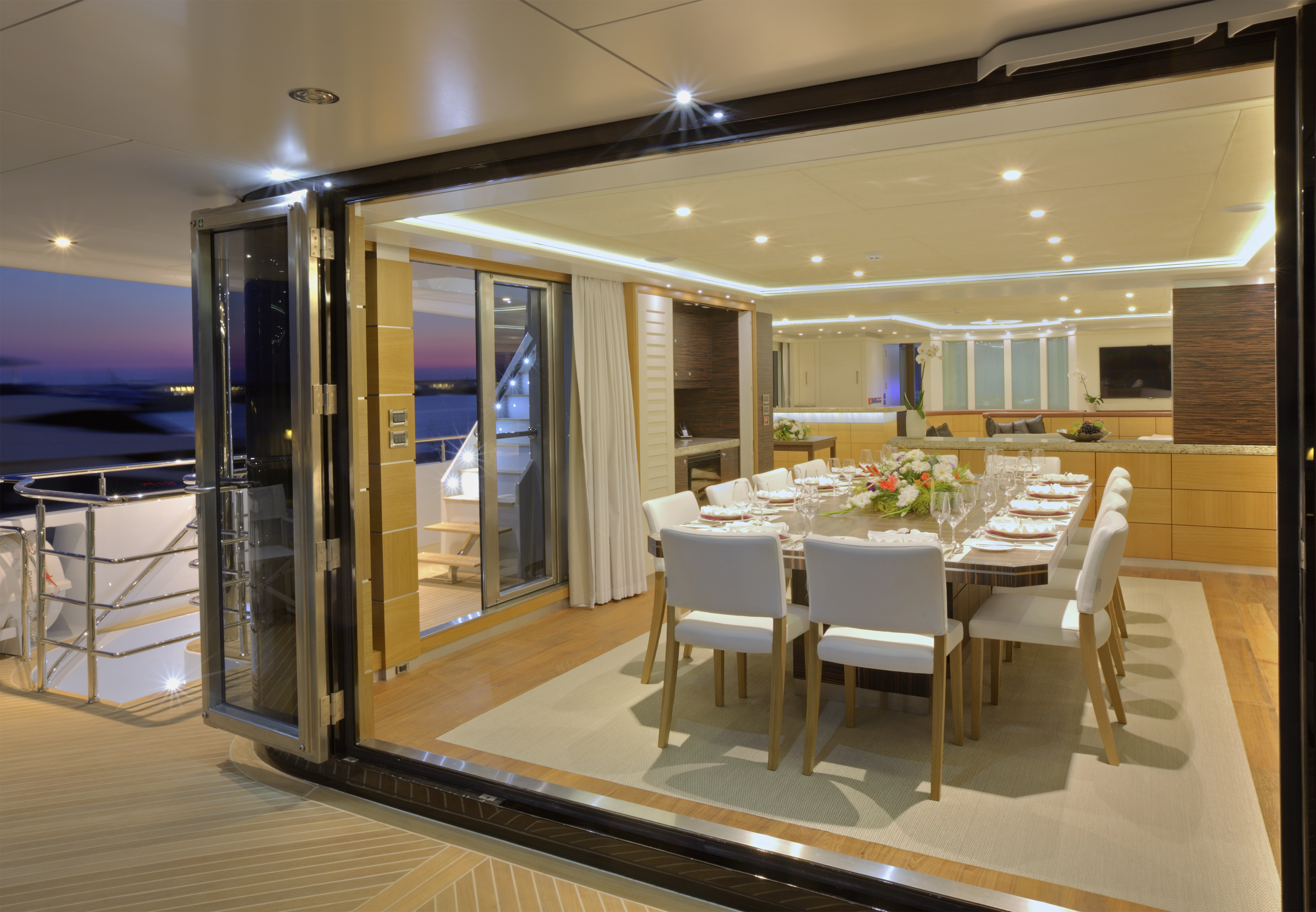 Salon - deck dining .png