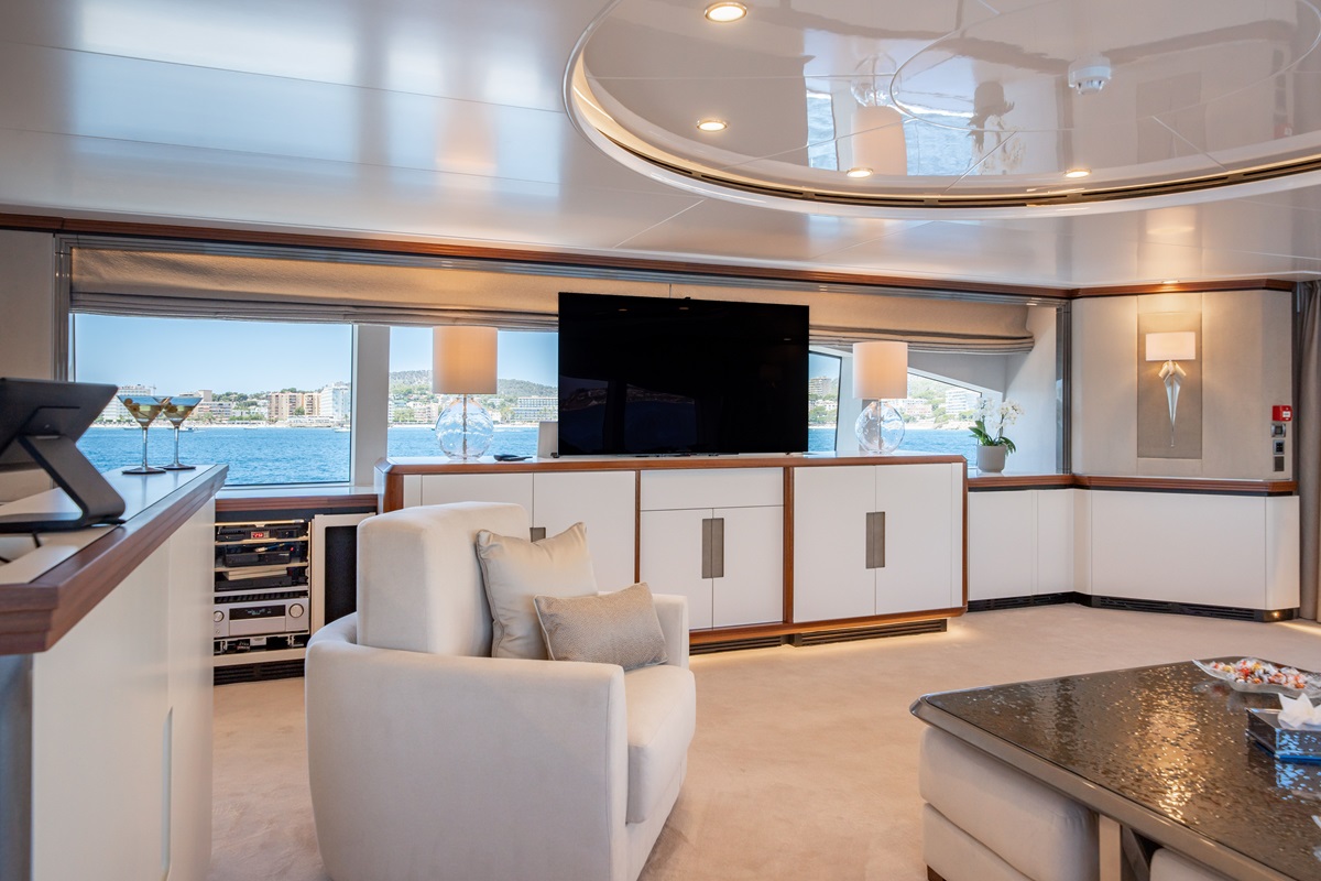 Skylounge pop up TV.jpg
