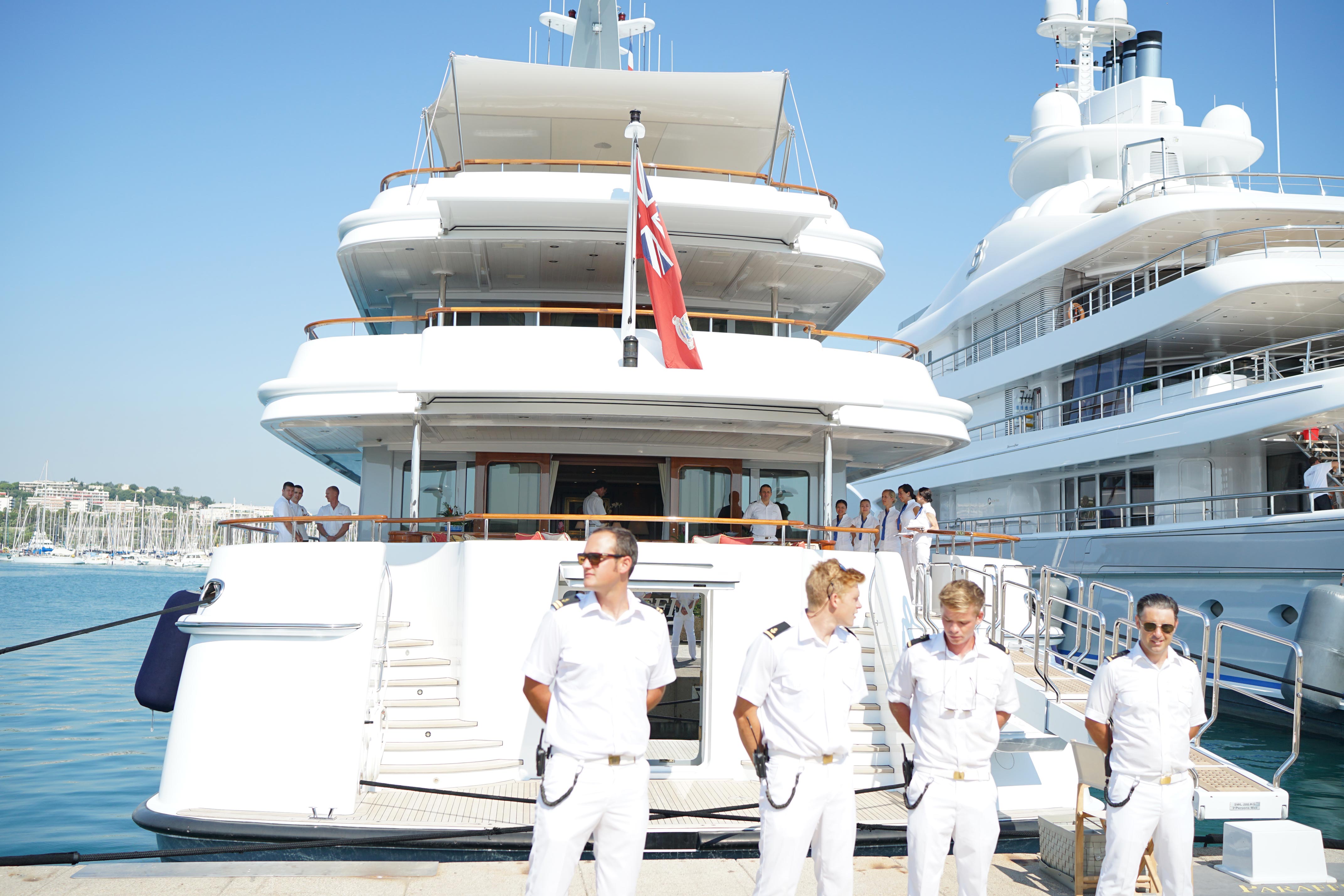 Stern shot with crew.jpg