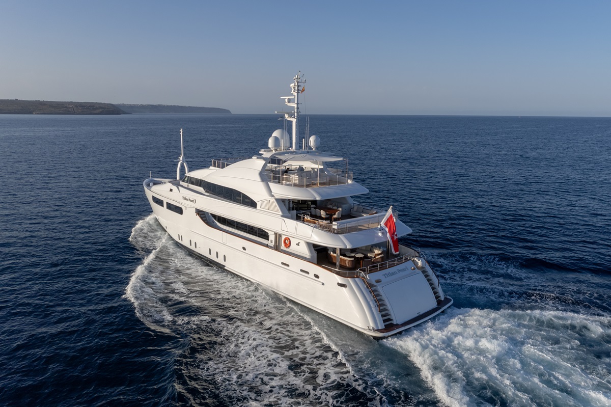 Stern underway 2.jpg