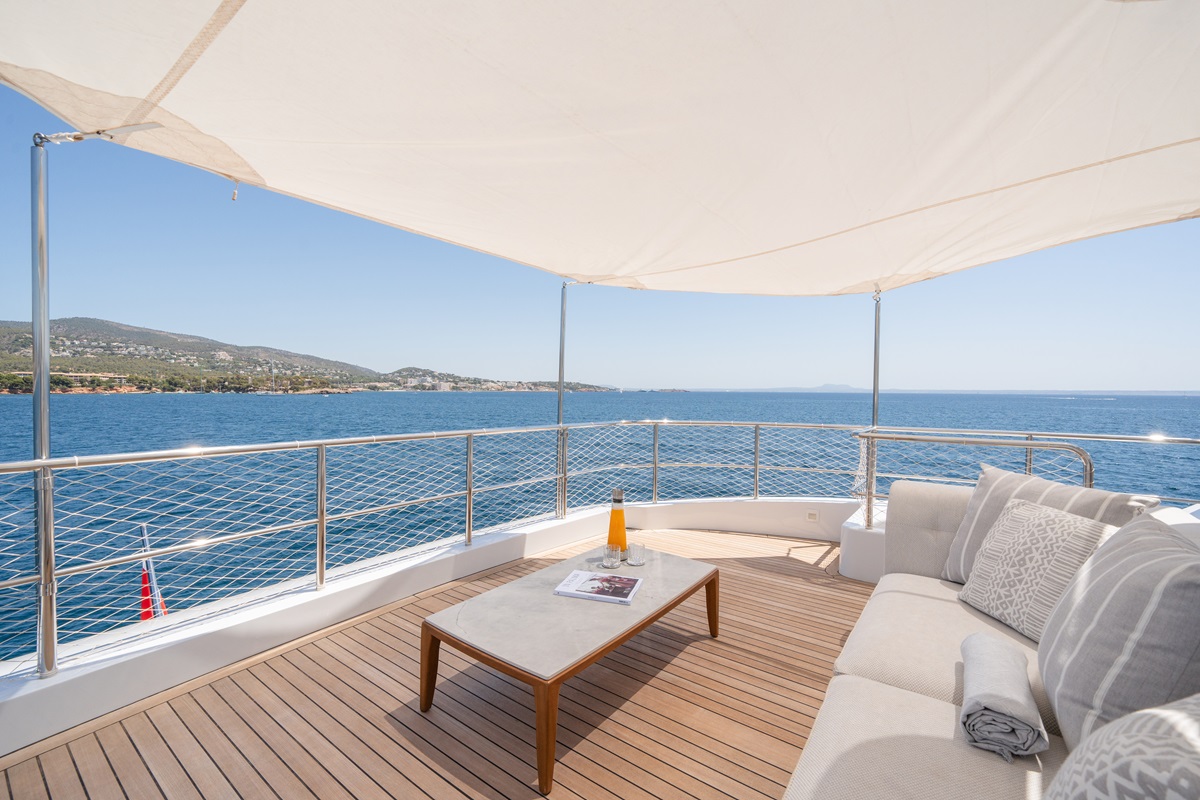 Sundeck Aft nest .jpg